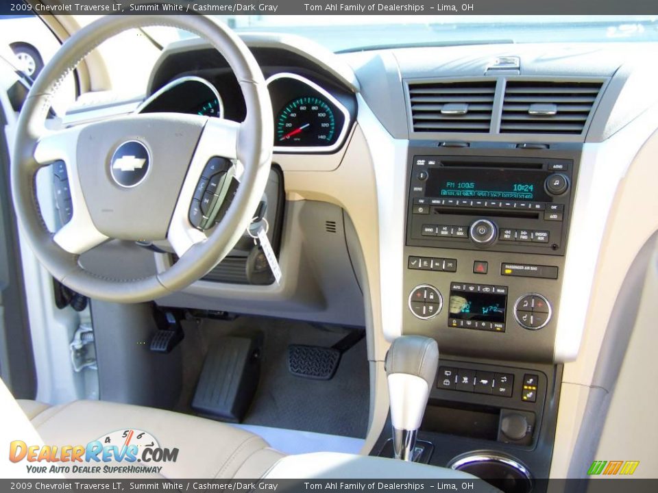 2009 Chevrolet Traverse LT Summit White / Cashmere/Dark Gray Photo #16