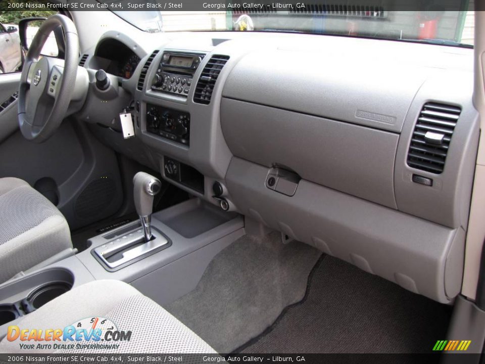 2006 Nissan Frontier SE Crew Cab 4x4 Super Black / Steel Photo #5