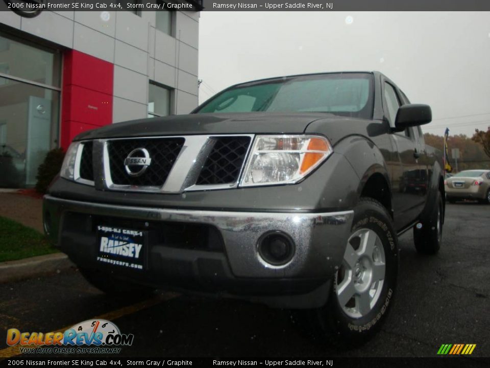2006 Nissan Frontier SE King Cab 4x4 Storm Gray / Graphite Photo #2