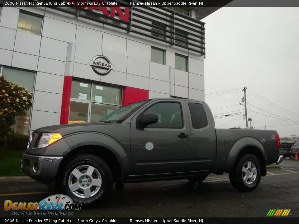 2006 Nissan Frontier SE King Cab 4x4 Storm Gray / Graphite Photo #5