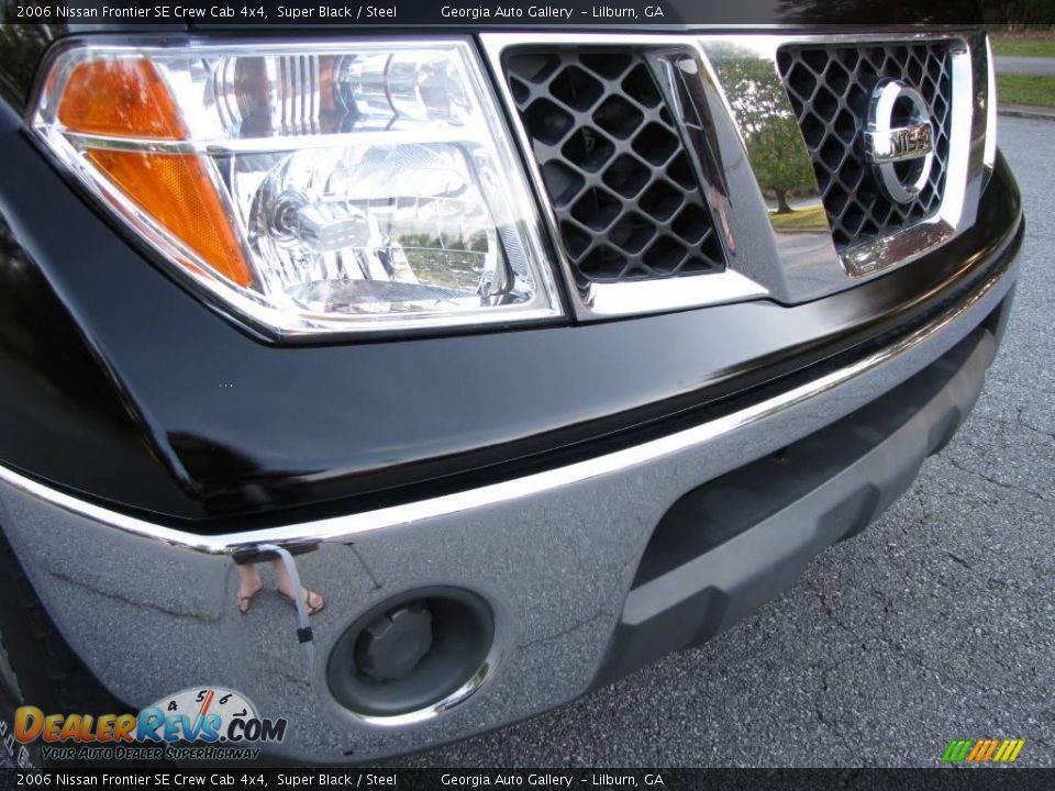 2006 Nissan Frontier SE Crew Cab 4x4 Super Black / Steel Photo #13