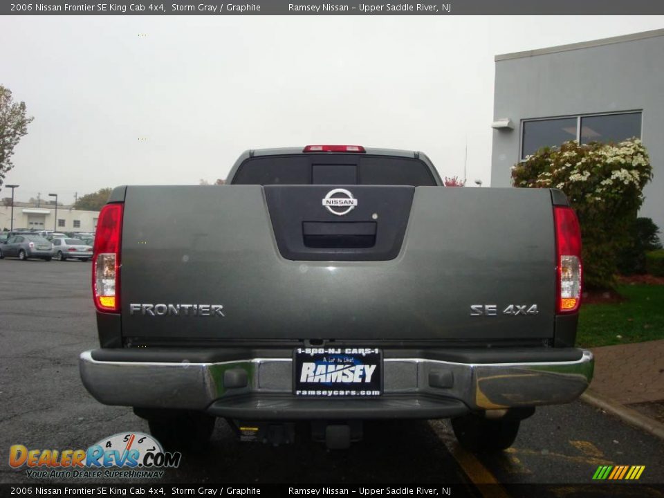 2006 Nissan Frontier SE King Cab 4x4 Storm Gray / Graphite Photo #9
