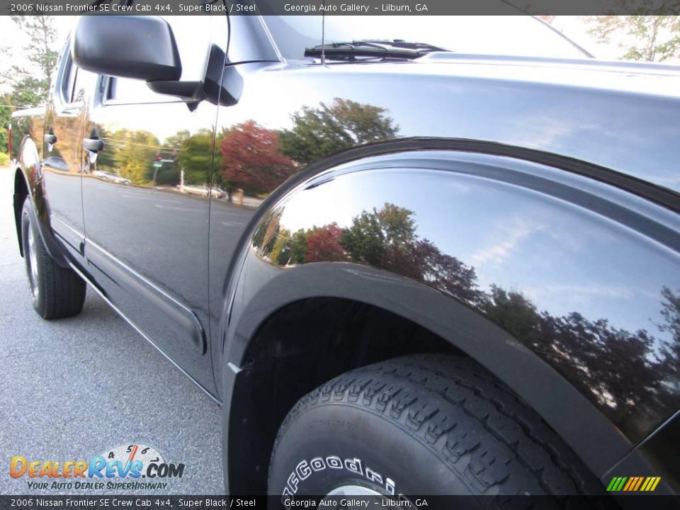2006 Nissan Frontier SE Crew Cab 4x4 Super Black / Steel Photo #15