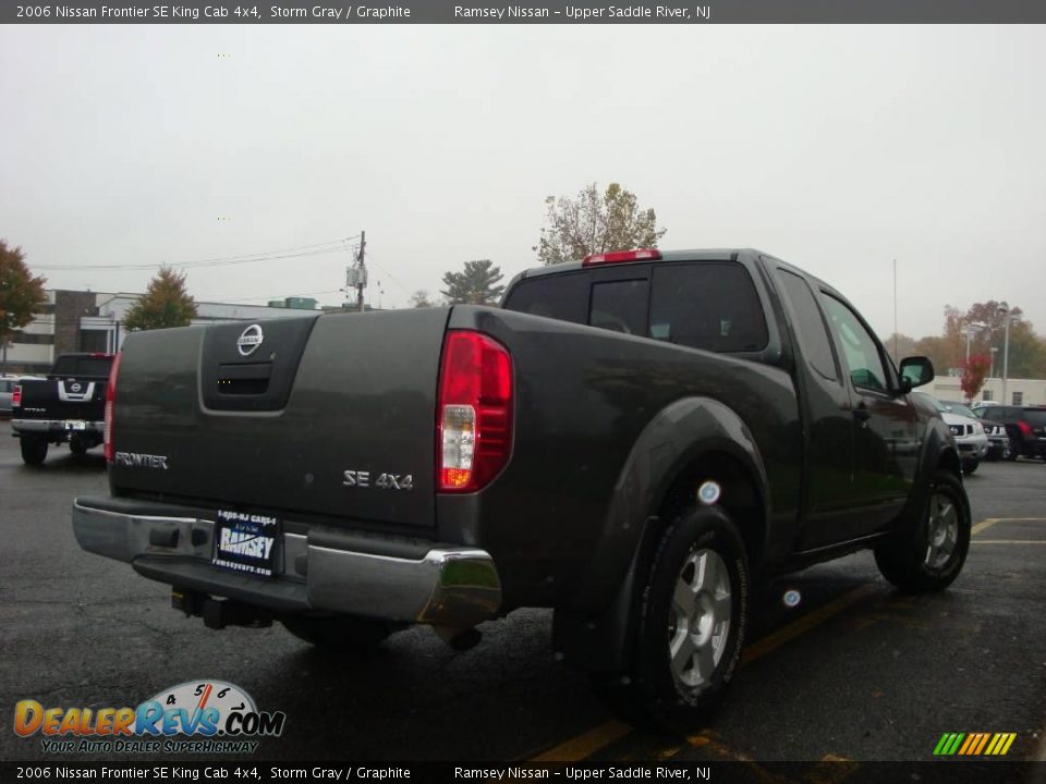 2006 Nissan Frontier SE King Cab 4x4 Storm Gray / Graphite Photo #10