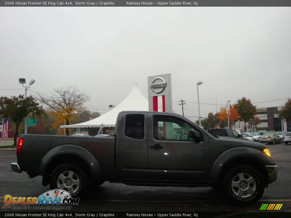 2006 Nissan Frontier SE King Cab 4x4 Storm Gray / Graphite Photo #12