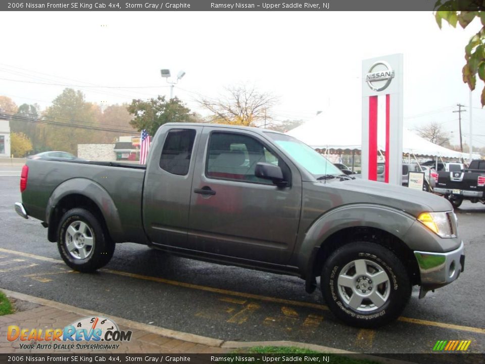 2006 Nissan Frontier SE King Cab 4x4 Storm Gray / Graphite Photo #13