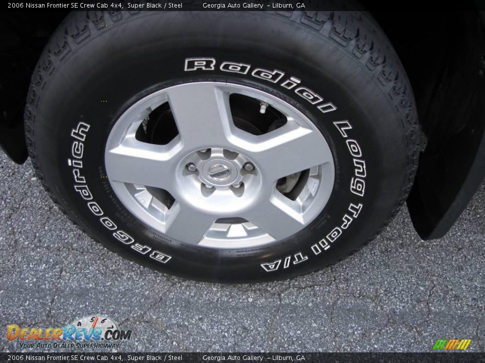 2006 Nissan Frontier SE Crew Cab 4x4 Super Black / Steel Photo #17