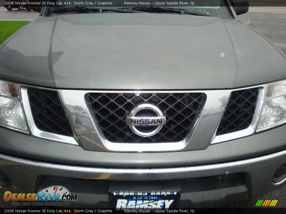 2006 Nissan Frontier SE King Cab 4x4 Storm Gray / Graphite Photo #16