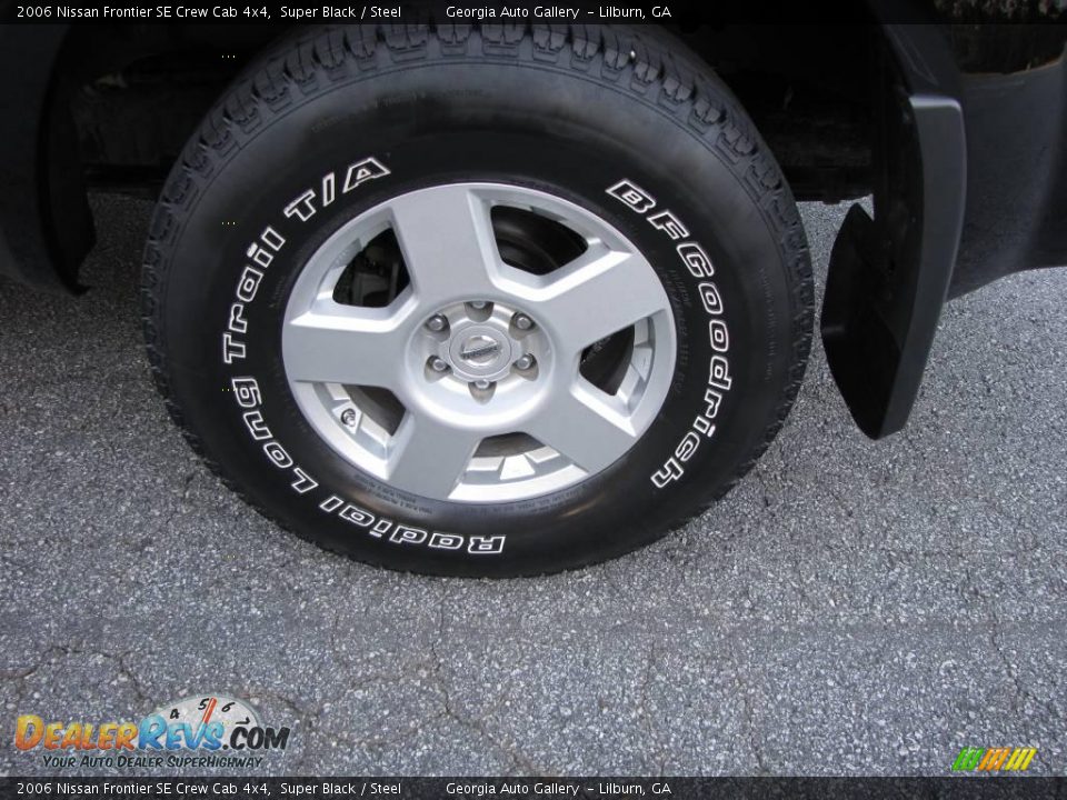 2006 Nissan Frontier SE Crew Cab 4x4 Super Black / Steel Photo #18