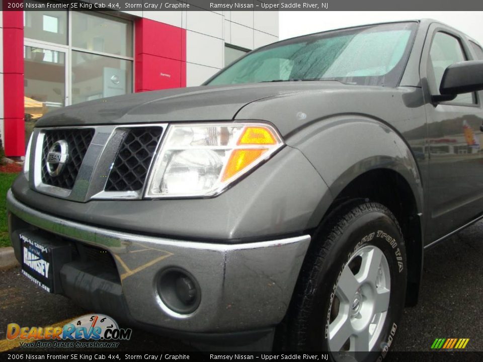 2006 Nissan Frontier SE King Cab 4x4 Storm Gray / Graphite Photo #17