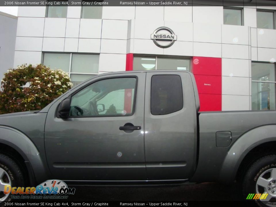 2006 Nissan Frontier SE King Cab 4x4 Storm Gray / Graphite Photo #18