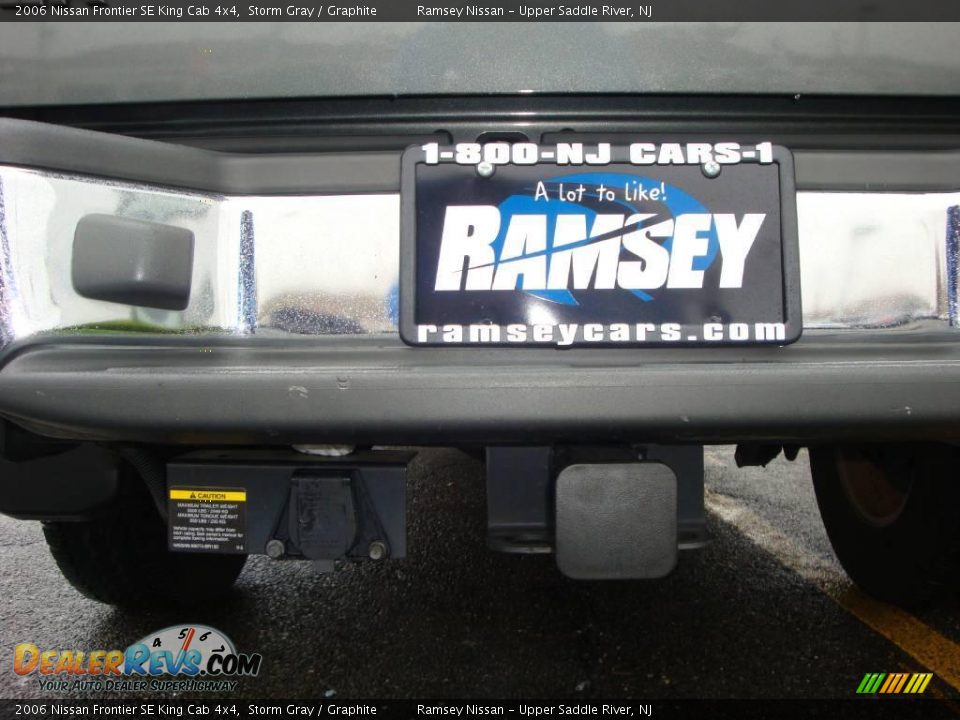 2006 Nissan Frontier SE King Cab 4x4 Storm Gray / Graphite Photo #21