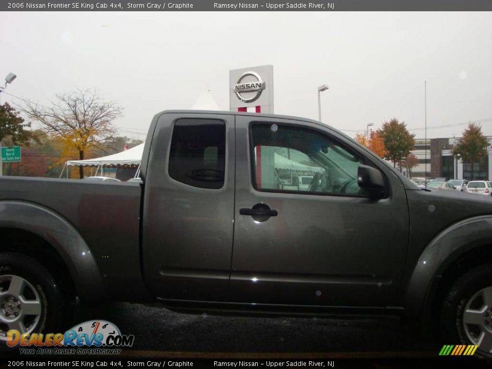 2006 Nissan Frontier SE King Cab 4x4 Storm Gray / Graphite Photo #23