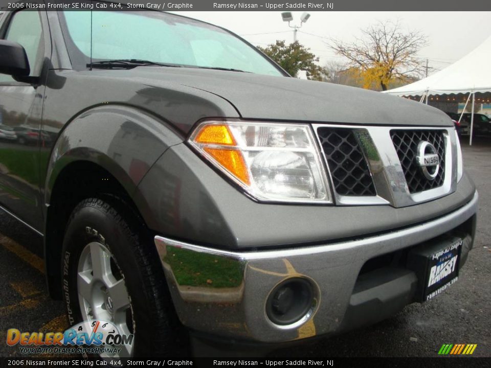 2006 Nissan Frontier SE King Cab 4x4 Storm Gray / Graphite Photo #24