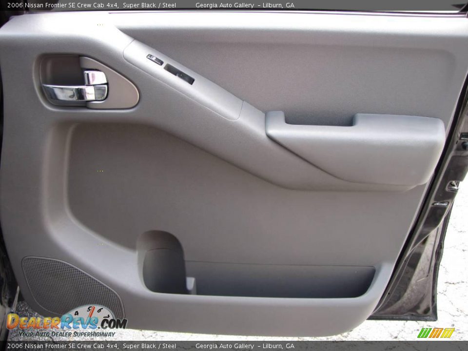 2006 Nissan Frontier SE Crew Cab 4x4 Super Black / Steel Photo #24