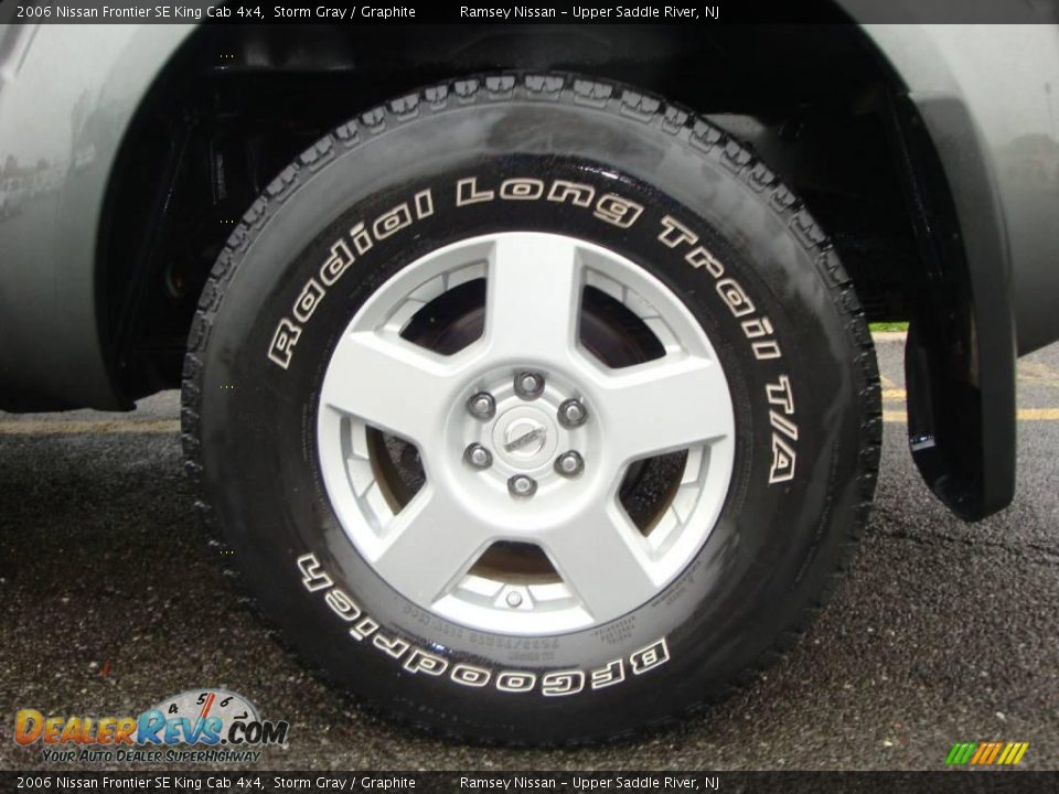 2006 Nissan Frontier SE King Cab 4x4 Storm Gray / Graphite Photo #26