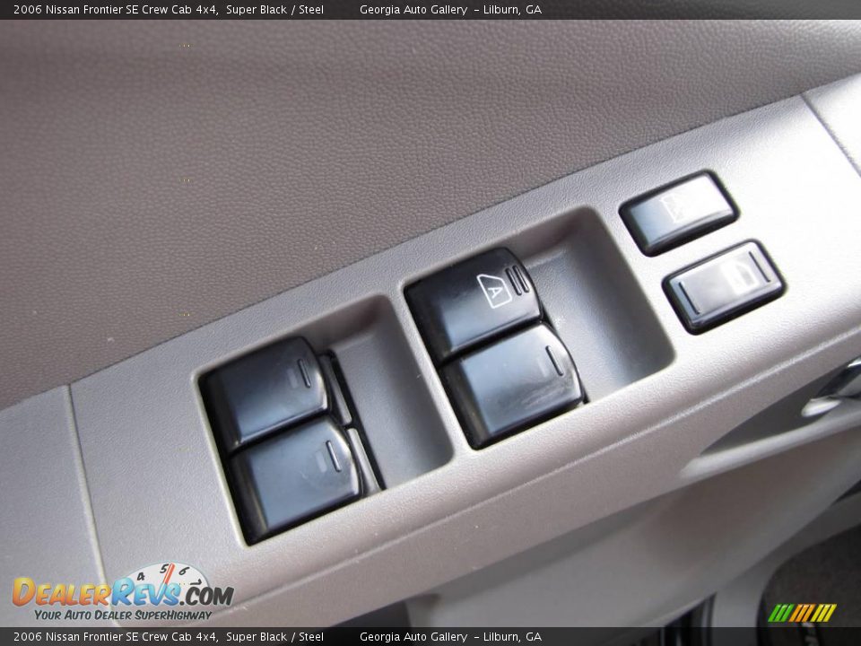 2006 Nissan Frontier SE Crew Cab 4x4 Super Black / Steel Photo #25