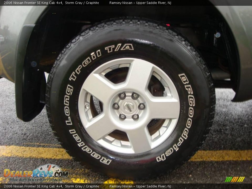 2006 Nissan Frontier SE King Cab 4x4 Storm Gray / Graphite Photo #27