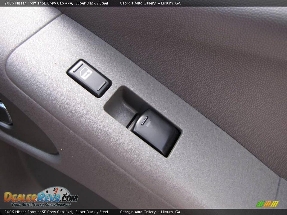 2006 Nissan Frontier SE Crew Cab 4x4 Super Black / Steel Photo #26