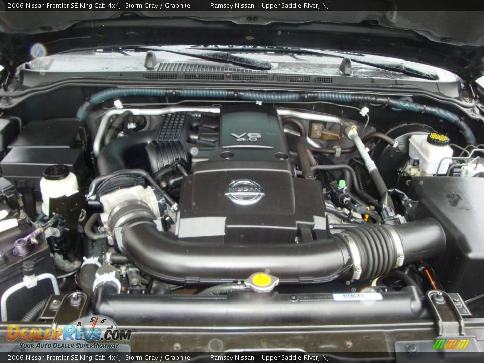 2006 Nissan Frontier SE King Cab 4x4 Storm Gray / Graphite Photo #30