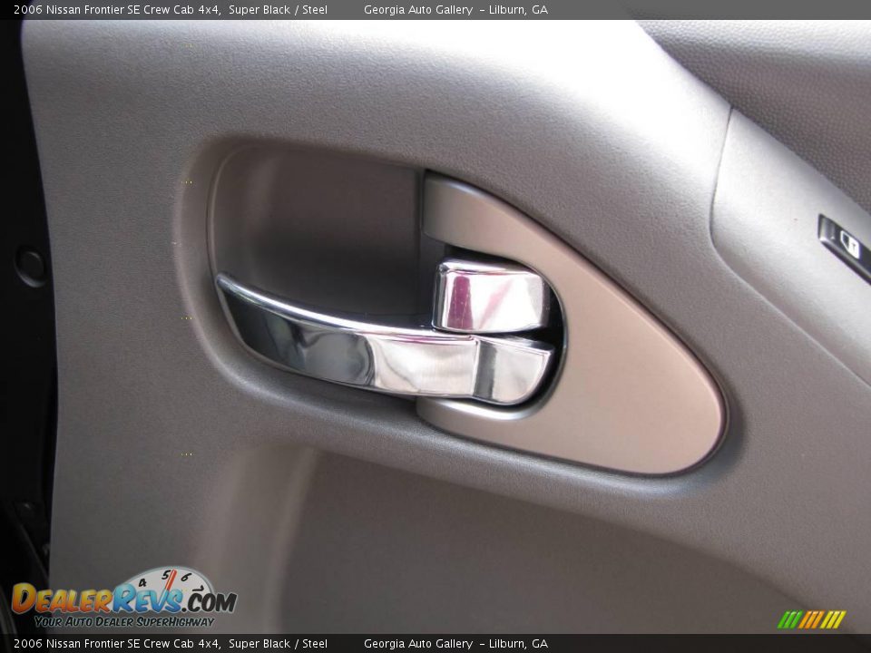 2006 Nissan Frontier SE Crew Cab 4x4 Super Black / Steel Photo #28