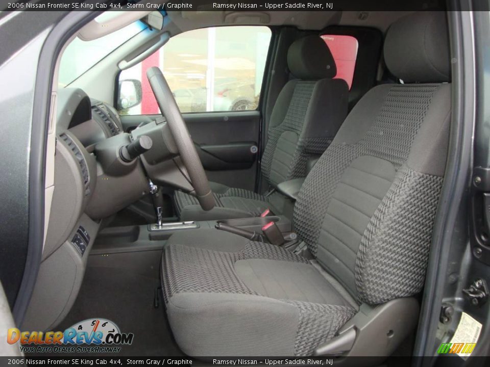 2006 Nissan Frontier SE King Cab 4x4 Storm Gray / Graphite Photo #33
