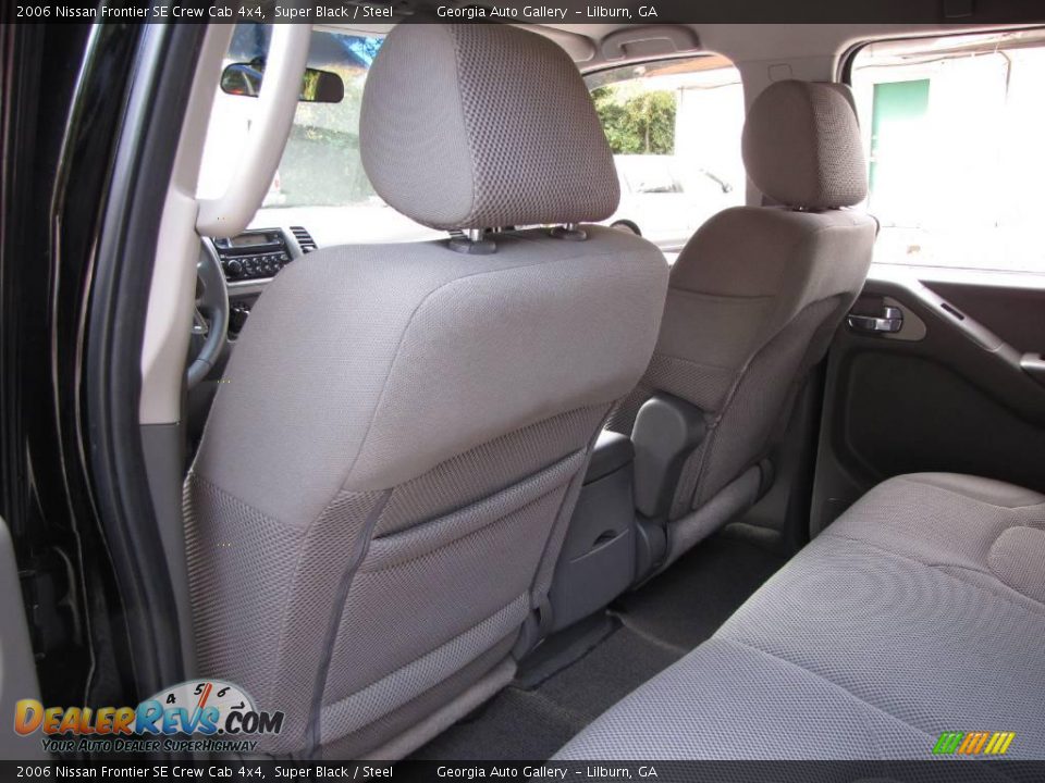 2006 Nissan Frontier SE Crew Cab 4x4 Super Black / Steel Photo #30