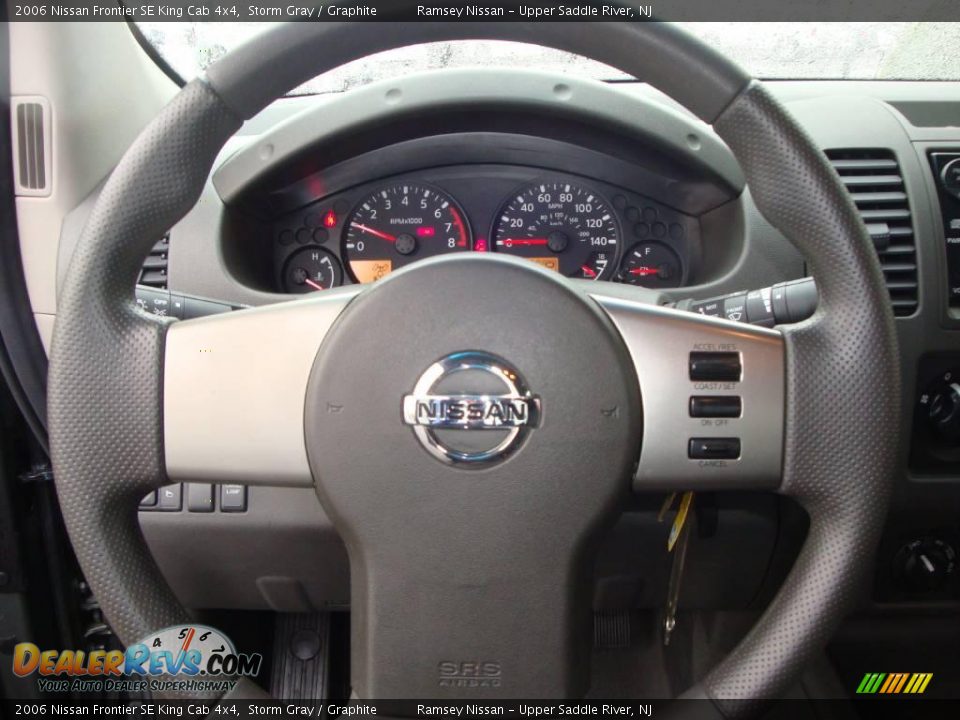 2006 Nissan Frontier SE King Cab 4x4 Storm Gray / Graphite Photo #35