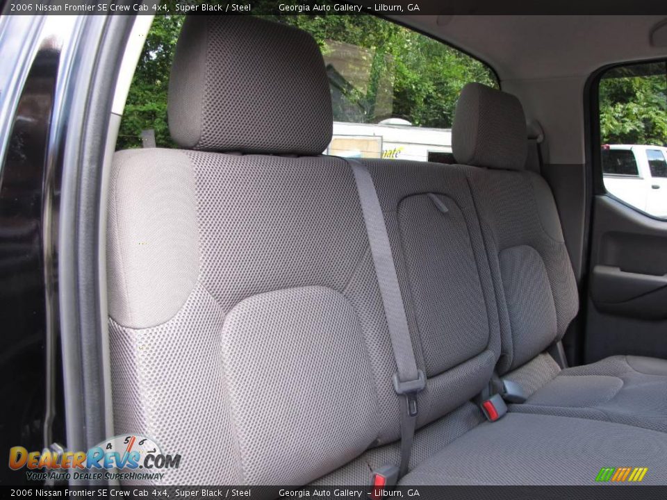 2006 Nissan Frontier SE Crew Cab 4x4 Super Black / Steel Photo #33