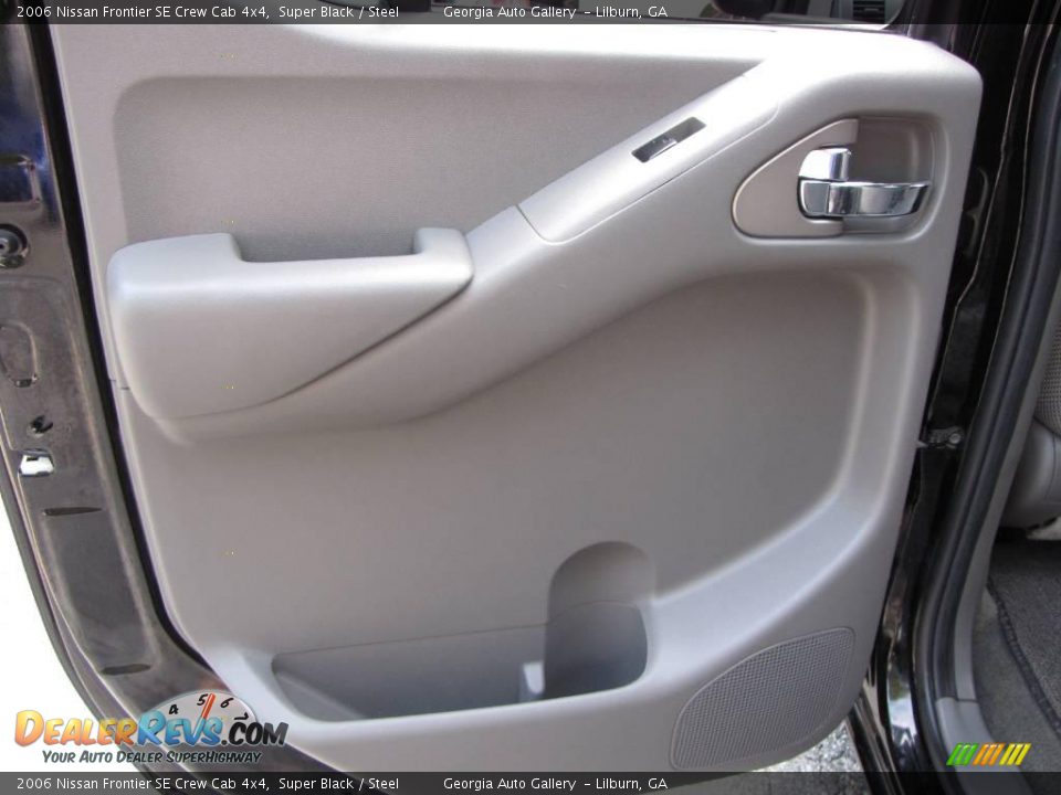 2006 Nissan Frontier SE Crew Cab 4x4 Super Black / Steel Photo #35