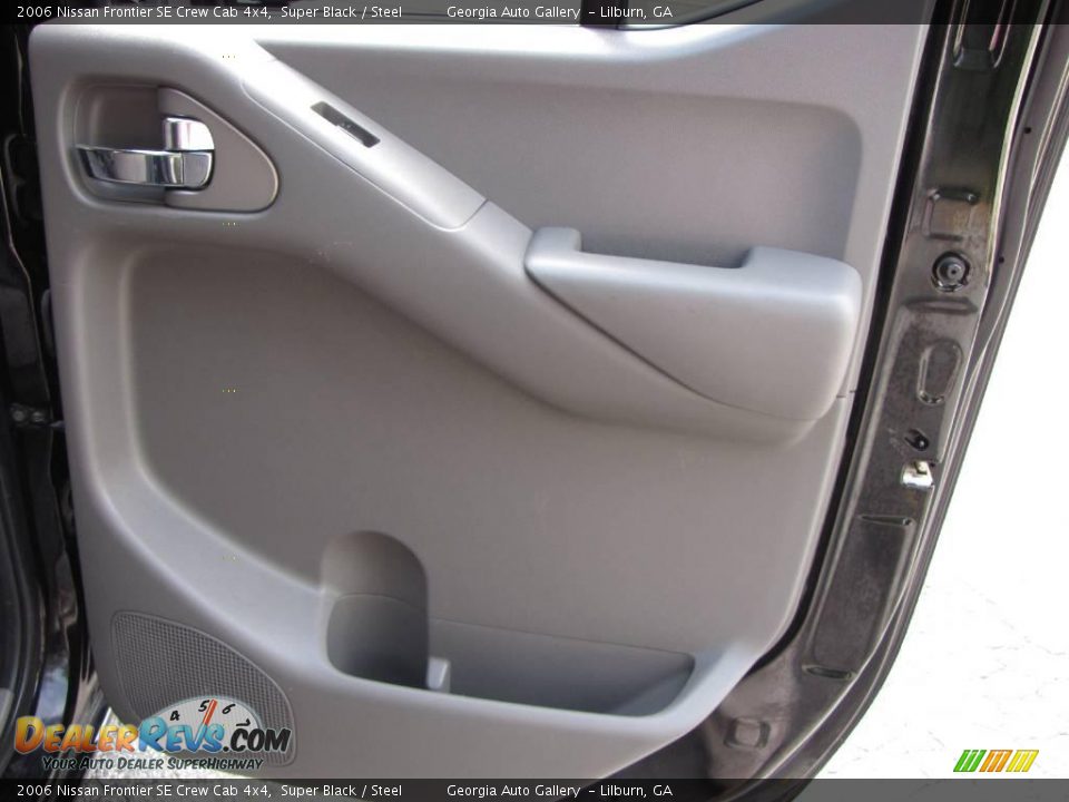 2006 Nissan Frontier SE Crew Cab 4x4 Super Black / Steel Photo #36