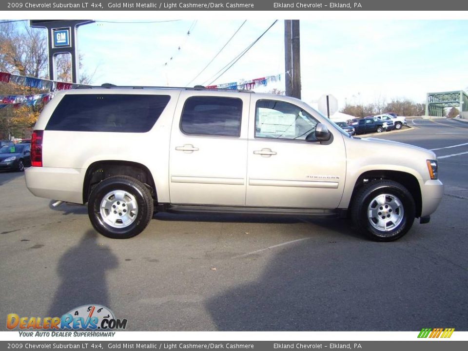 2009 Chevrolet Suburban LT 4x4 Gold Mist Metallic / Light Cashmere/Dark Cashmere Photo #4
