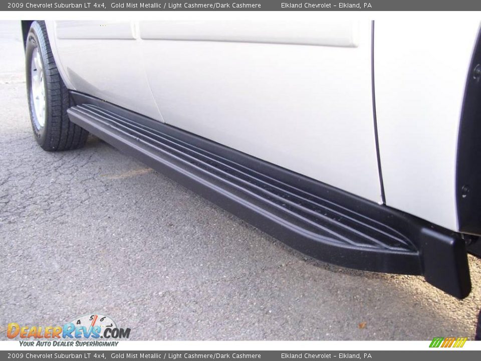 2009 Chevrolet Suburban LT 4x4 Gold Mist Metallic / Light Cashmere/Dark Cashmere Photo #10