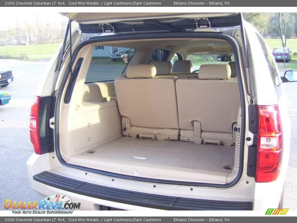 2009 Chevrolet Suburban LT 4x4 Gold Mist Metallic / Light Cashmere/Dark Cashmere Photo #13