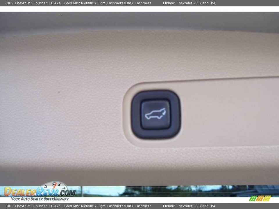 2009 Chevrolet Suburban LT 4x4 Gold Mist Metallic / Light Cashmere/Dark Cashmere Photo #15