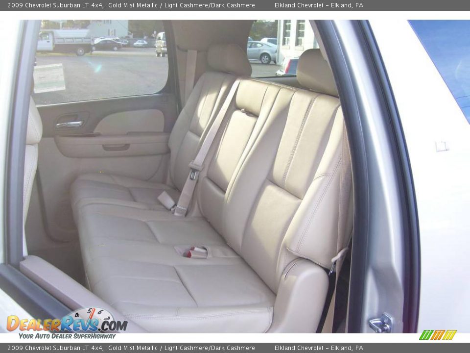 2009 Chevrolet Suburban LT 4x4 Gold Mist Metallic / Light Cashmere/Dark Cashmere Photo #17
