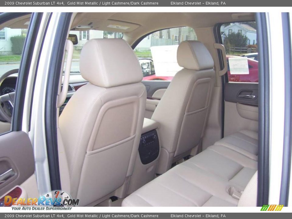 2009 Chevrolet Suburban LT 4x4 Gold Mist Metallic / Light Cashmere/Dark Cashmere Photo #18