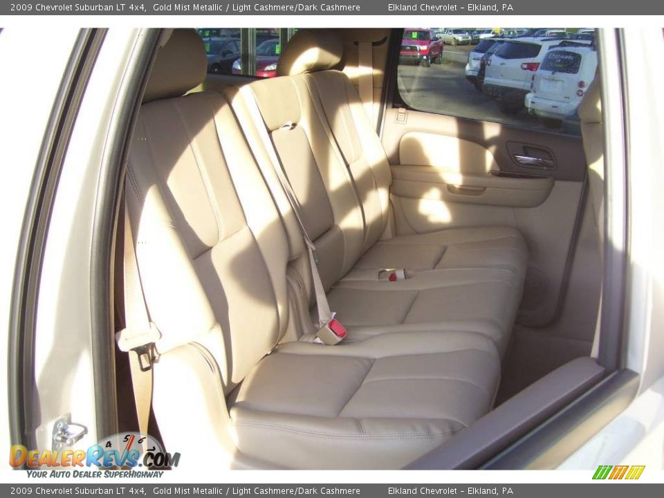 2009 Chevrolet Suburban LT 4x4 Gold Mist Metallic / Light Cashmere/Dark Cashmere Photo #20
