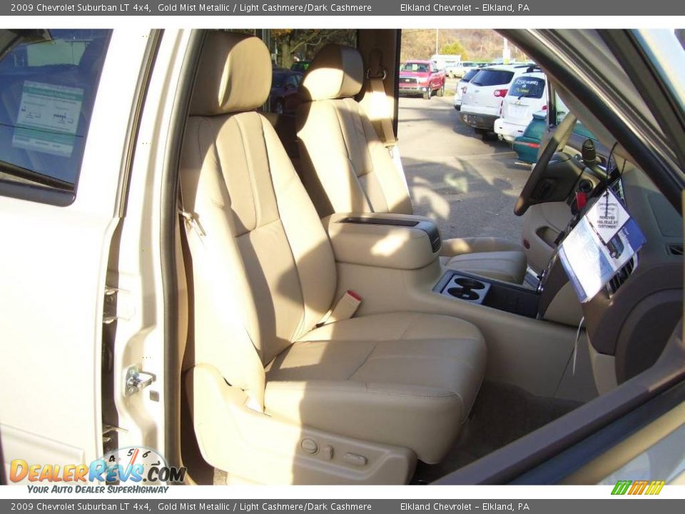 2009 Chevrolet Suburban LT 4x4 Gold Mist Metallic / Light Cashmere/Dark Cashmere Photo #25
