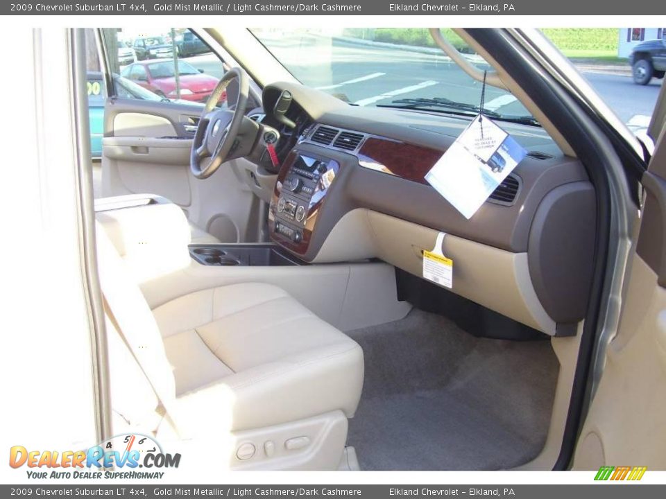 2009 Chevrolet Suburban LT 4x4 Gold Mist Metallic / Light Cashmere/Dark Cashmere Photo #26
