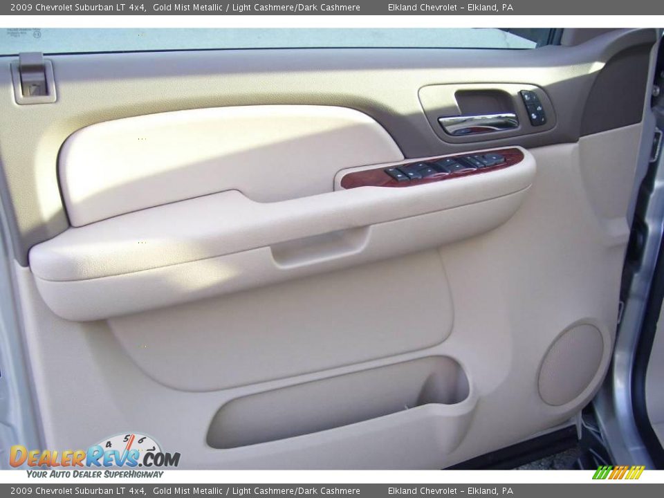2009 Chevrolet Suburban LT 4x4 Gold Mist Metallic / Light Cashmere/Dark Cashmere Photo #28