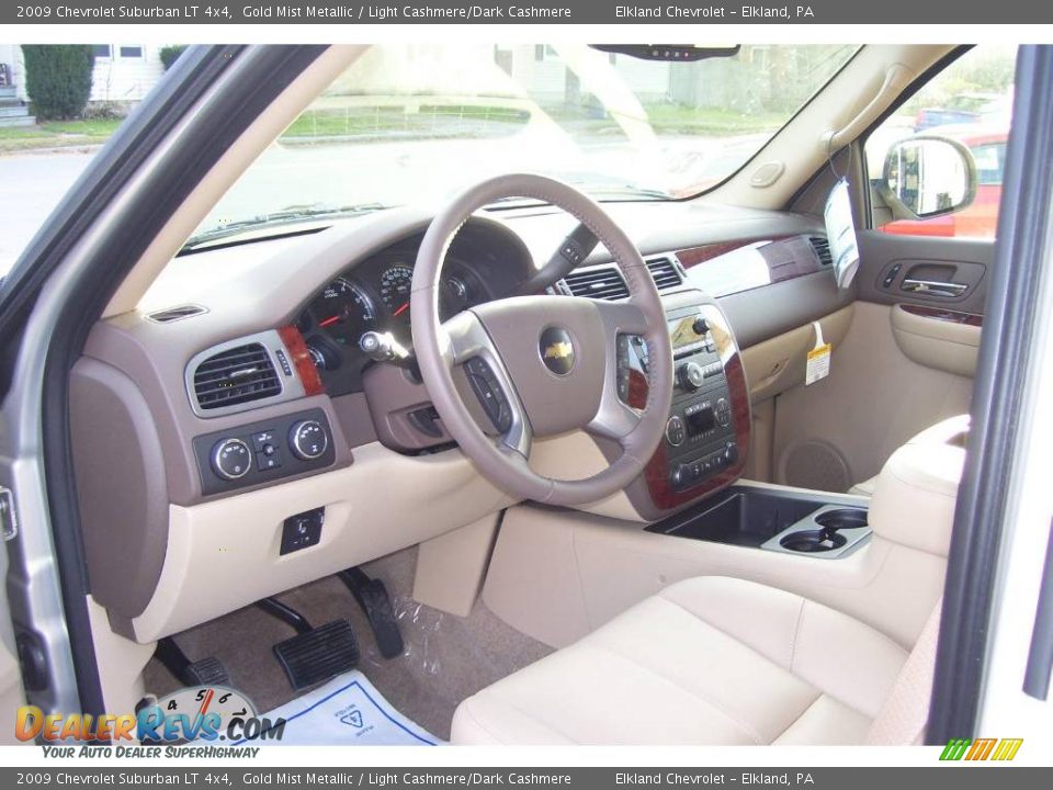 2009 Chevrolet Suburban LT 4x4 Gold Mist Metallic / Light Cashmere/Dark Cashmere Photo #31