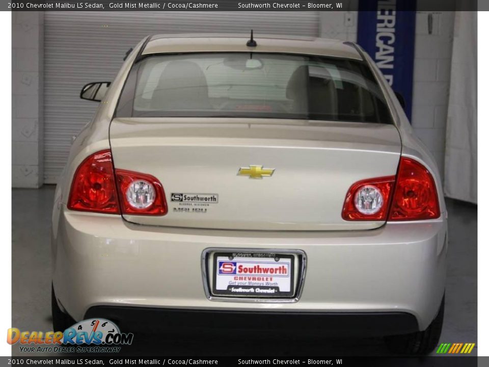 2010 Chevrolet Malibu LS Sedan Gold Mist Metallic / Cocoa/Cashmere Photo #3
