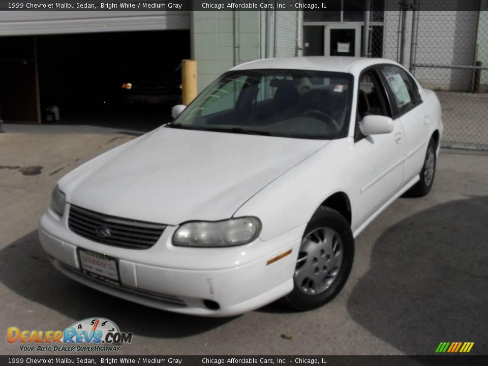 1999 Chevrolet Malibu Sedan Bright White / Medium Gray Photo #2