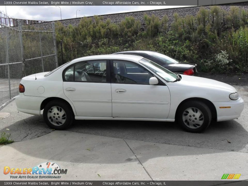 1999 Chevrolet Malibu Sedan Bright White / Medium Gray Photo #4