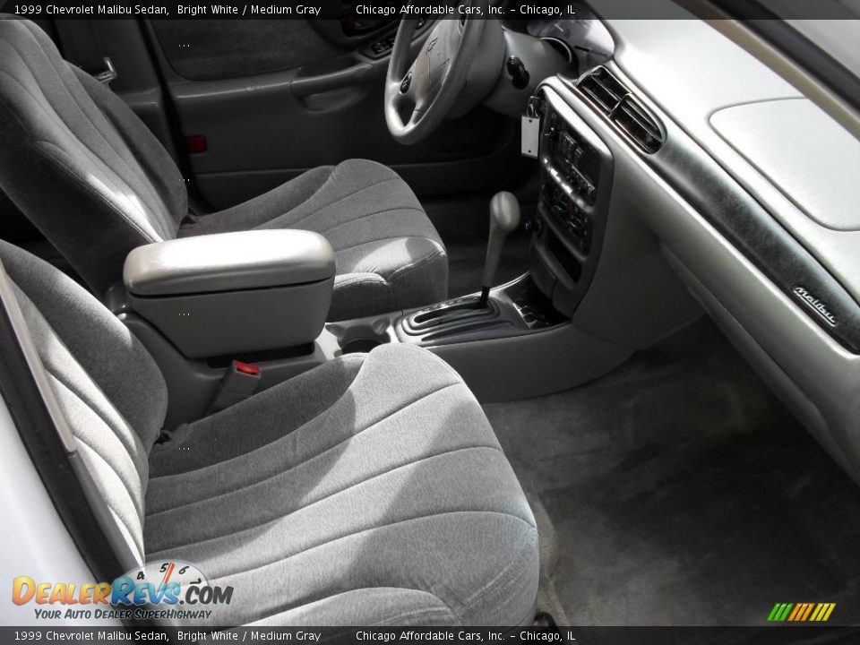 1999 Chevrolet Malibu Sedan Bright White / Medium Gray Photo #9
