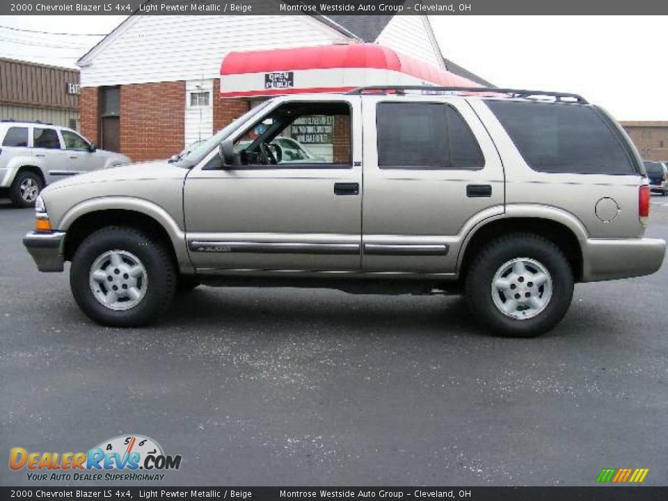 2000 Chevrolet Blazer LS 4x4 Light Pewter Metallic / Beige Photo #2