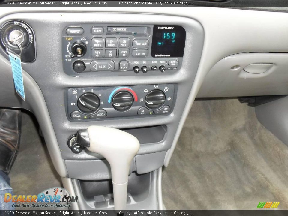 1999 Chevrolet Malibu Sedan Bright White / Medium Gray Photo #13