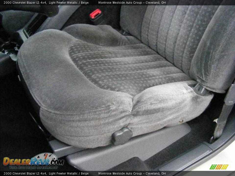 2000 Chevrolet Blazer LS 4x4 Light Pewter Metallic / Beige Photo #10