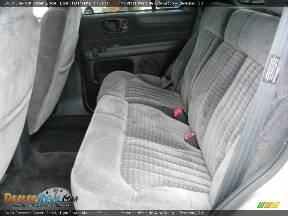 2000 Chevrolet Blazer LS 4x4 Light Pewter Metallic / Beige Photo #11